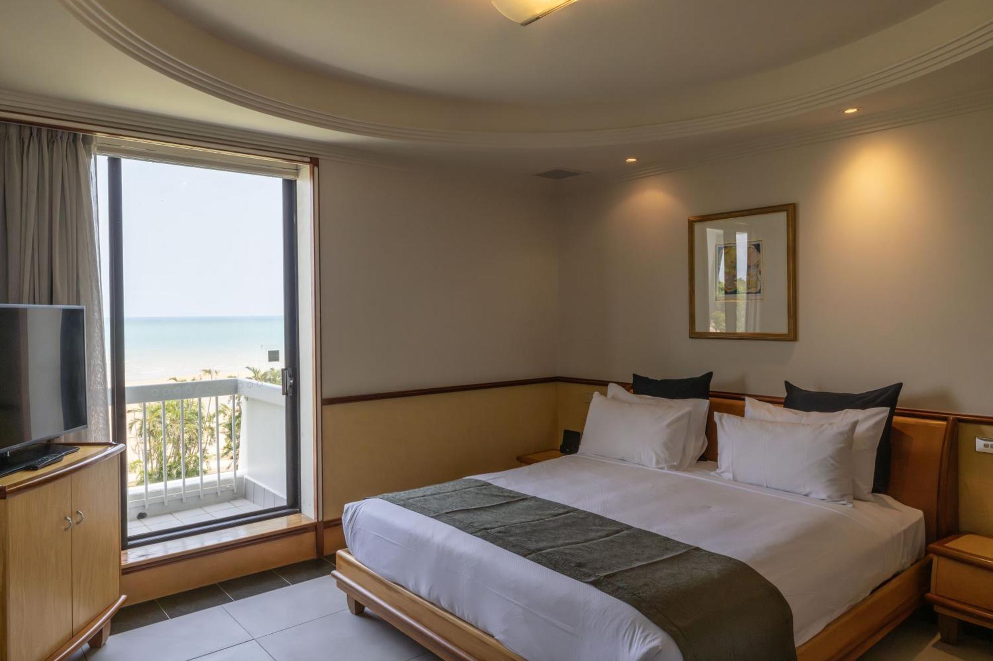 민딜 비치 카지노 앤 리조트 다윈 외부 사진 A bedroom at the hotel