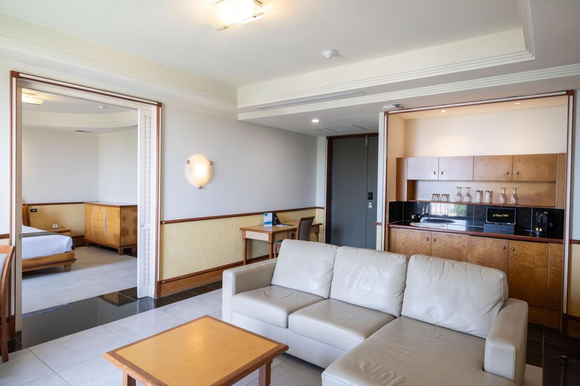 민딜 비치 카지노 앤 리조트 다윈 외부 사진 A typical apartment at the hotel
