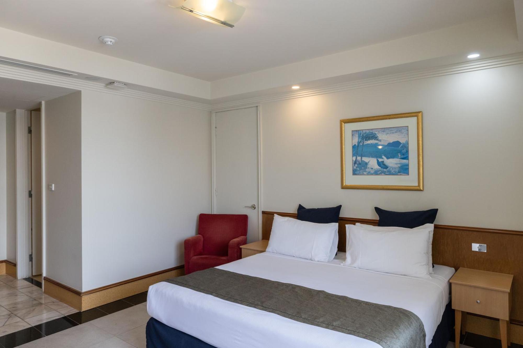 민딜 비치 카지노 앤 리조트 다윈 외부 사진 A room at the hotel
