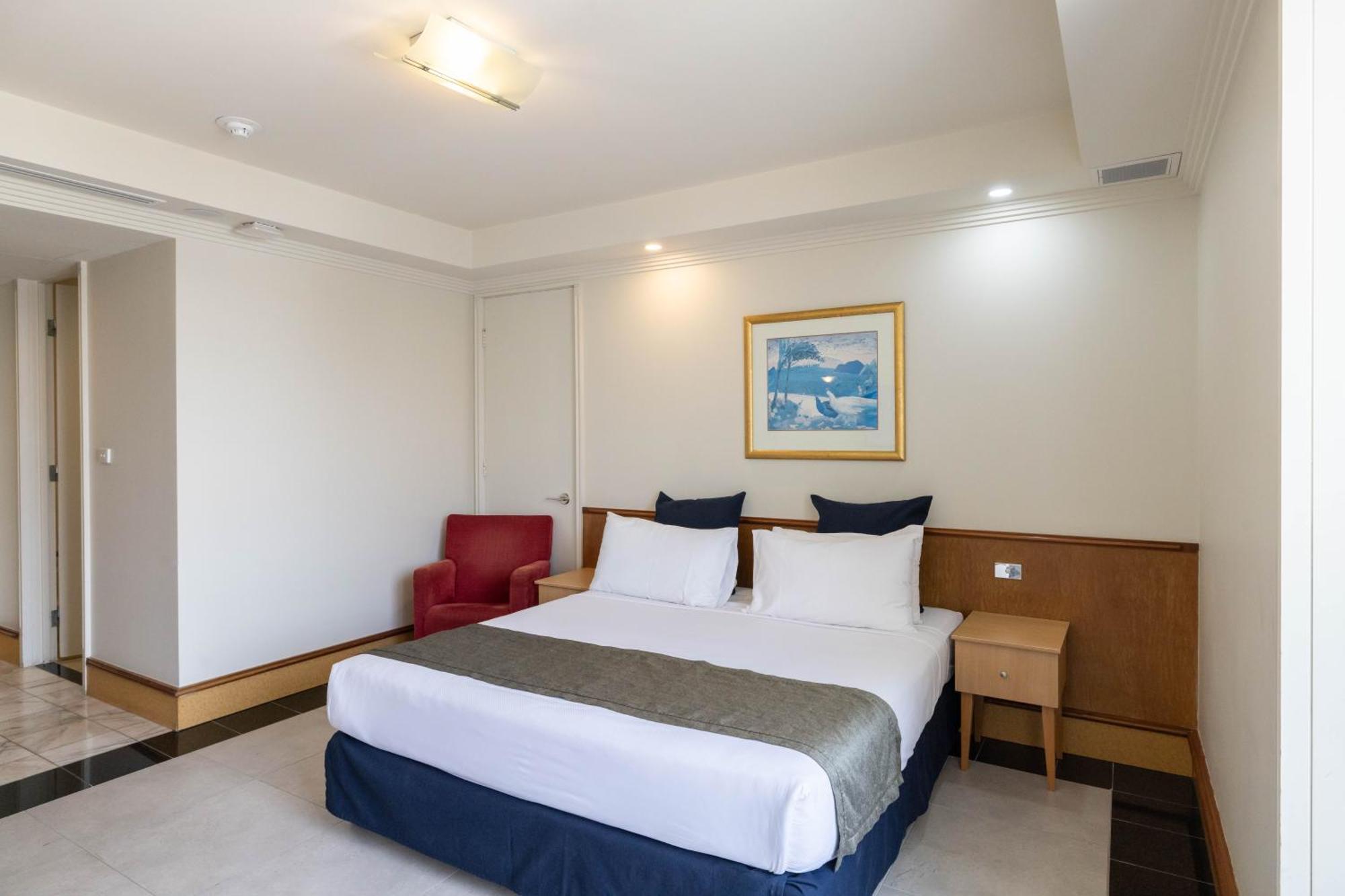 민딜 비치 카지노 앤 리조트 다윈 외부 사진 A room at the hotel
