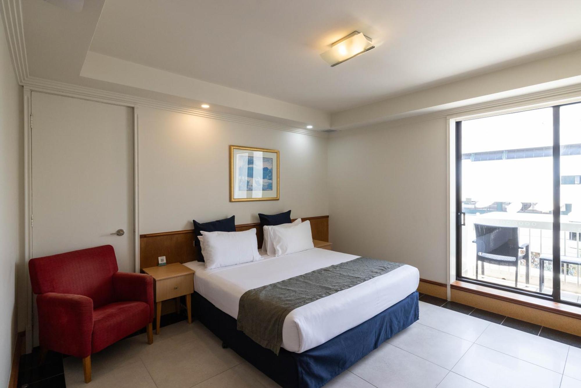 민딜 비치 카지노 앤 리조트 다윈 외부 사진 A bedroom at the hotel